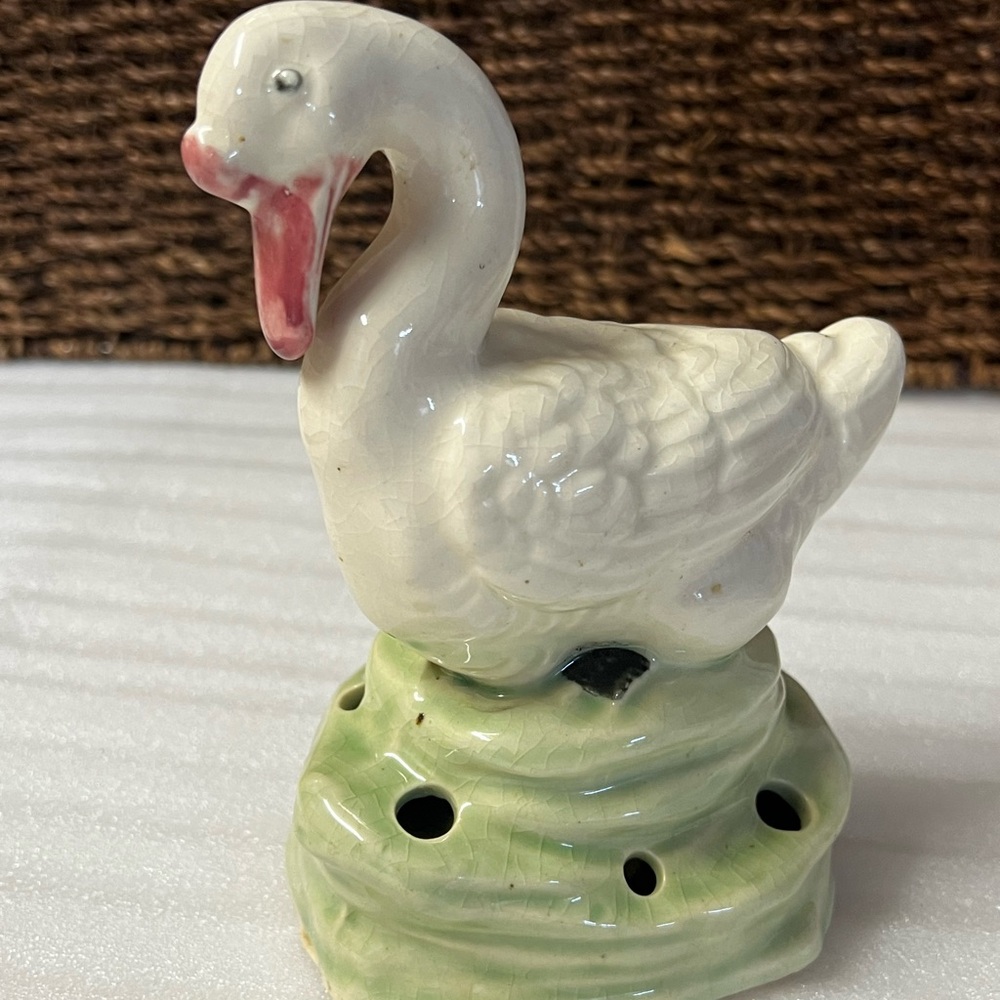 Vintage Ceramic Swan Flower Frog Yankoware Made in Japan - Picture 2 of 13